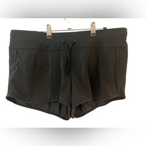 NEW JANTZEN SPORT Women’s Shorts. Size XL Color Black